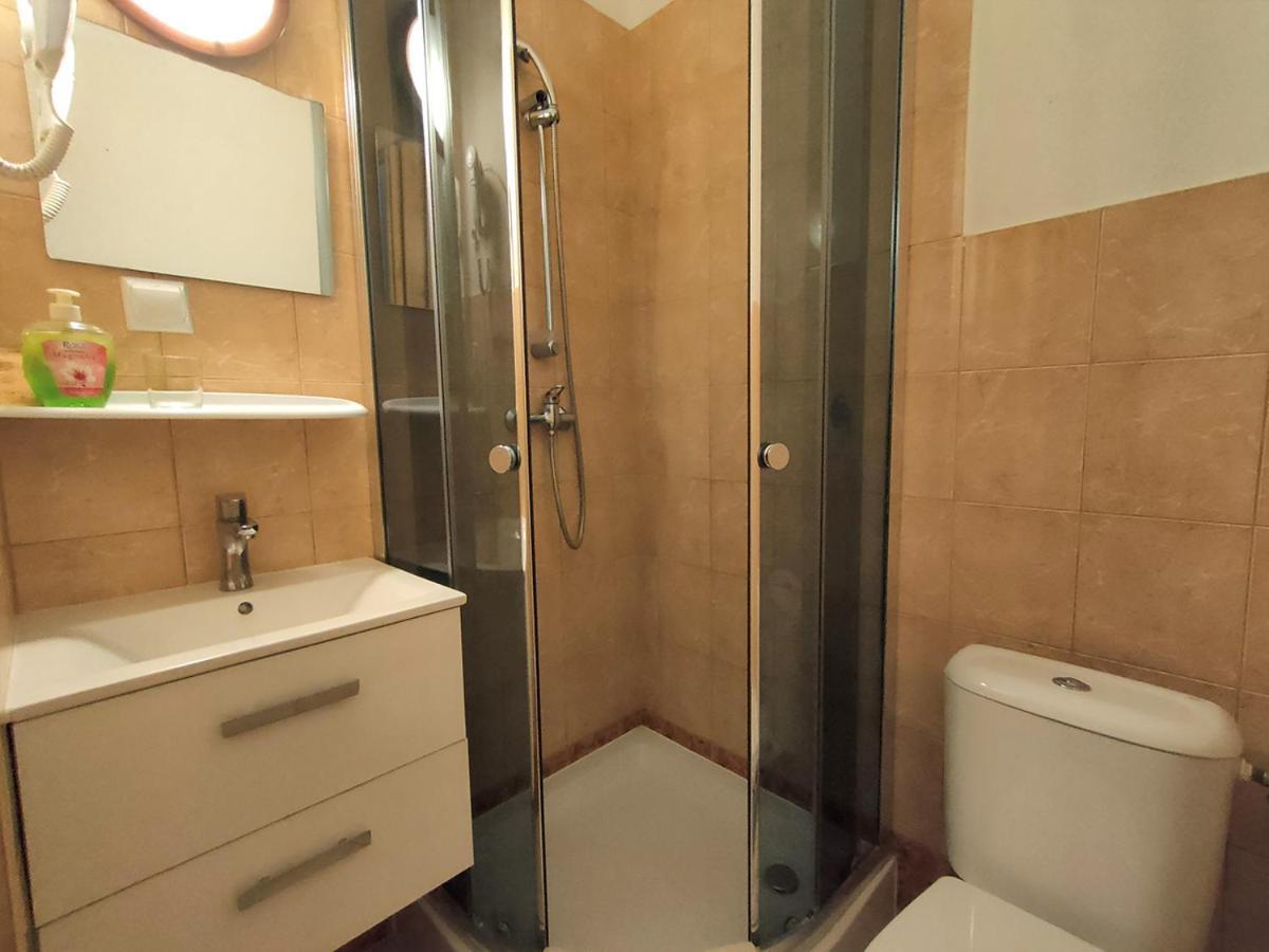 Bed and Breakfast Stajnia Pod Debem Стараховице Экстерьер фото